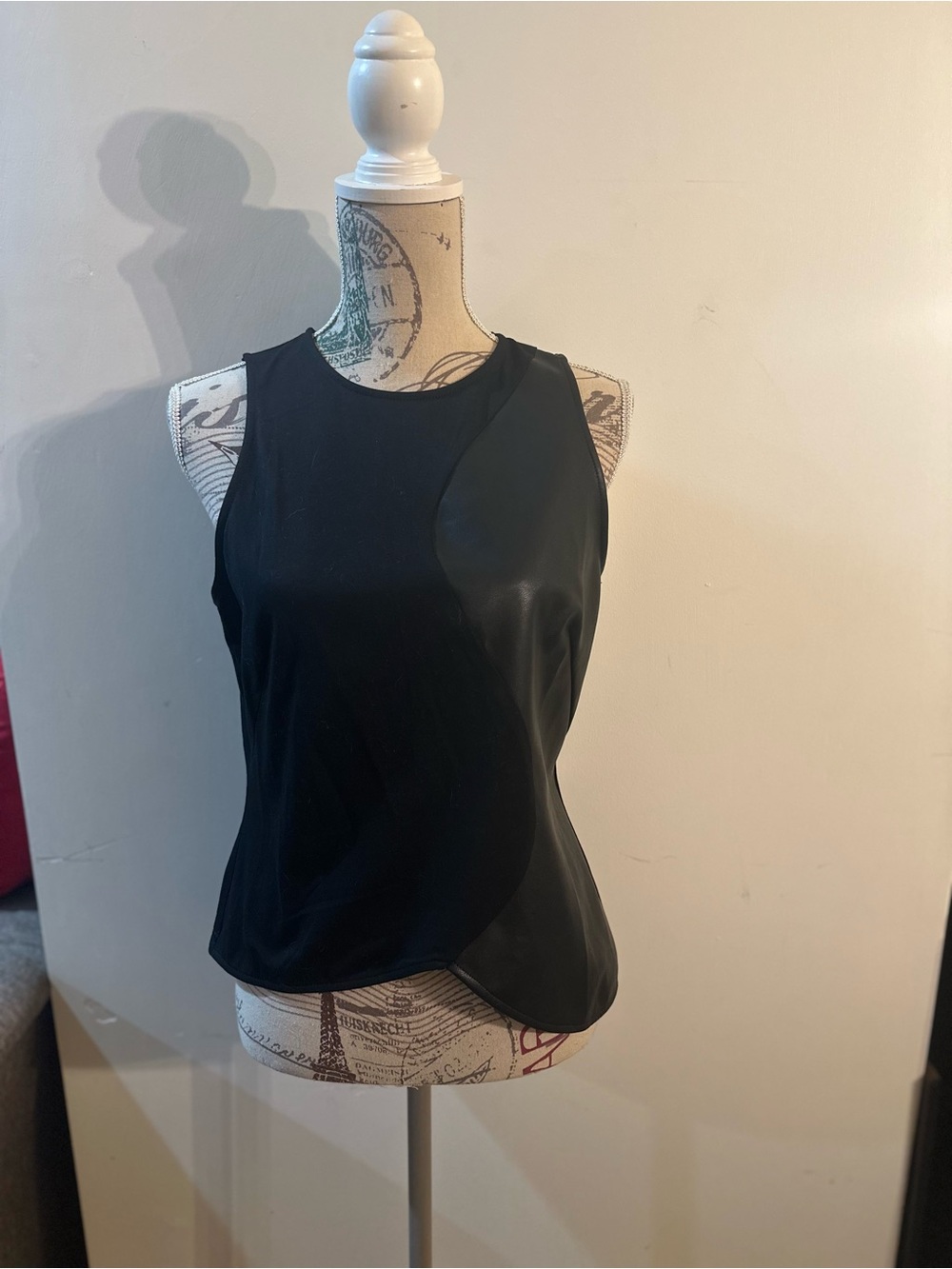Gracia Black Mixed-Texture Sleeveless Tank
